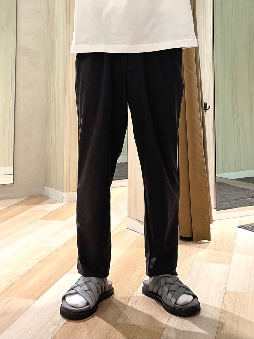 URAさんの「TAKEO KIKUCHI｜【COOL CITY WEAR】エアートール パンツ /接触冷感・通気性」を使ったコーディネート