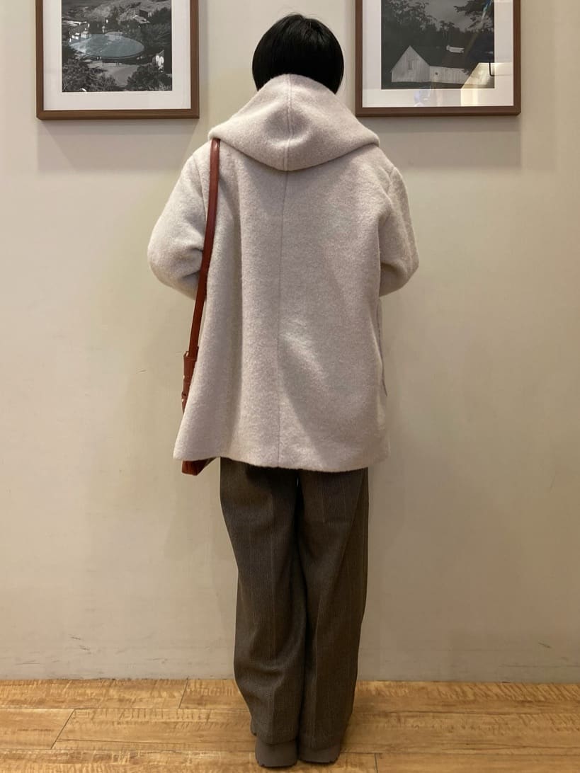 ruさんの「SHOO･LA･RUE｜【あったか】ボリュームフードが小顔効果 スライバーフーディーコート」を使ったコーディネート
