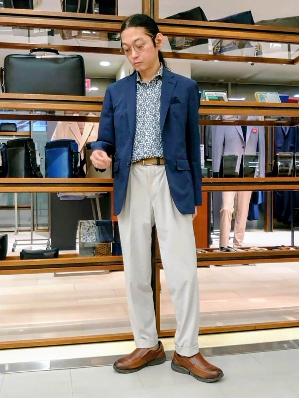 かしげるさんの「TAKEO KIKUCHI｜【抗菌防臭】COOL DOTS（R）ドビープリント ジャケット」を使ったコーディネート