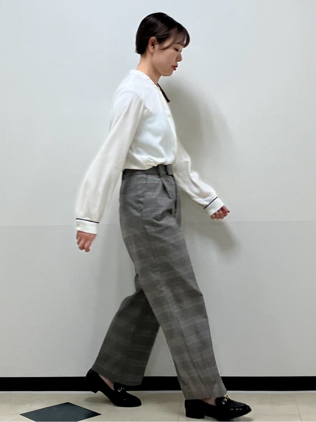 MAYUKIさんの「index｜タックデザインバンドカラーブラウス【洗濯機OK】」を使ったコーディネート