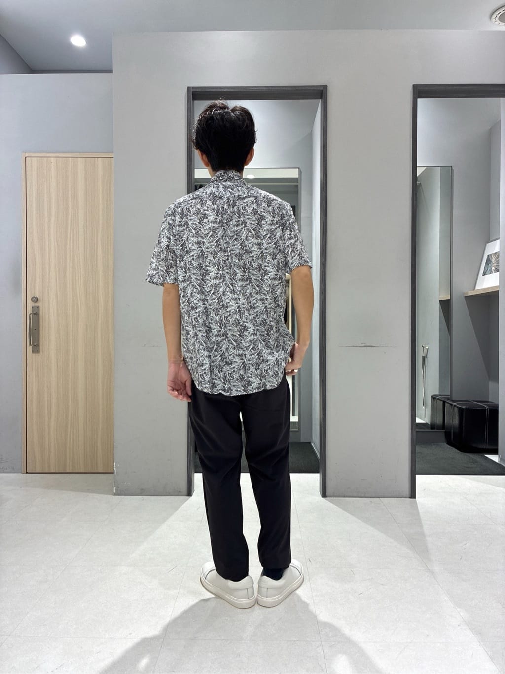 わいずみさんの「TAKEO KIKUCHI｜【3Dナイロンストレッチ】スリムイージーパンツ」を使ったコーディネート