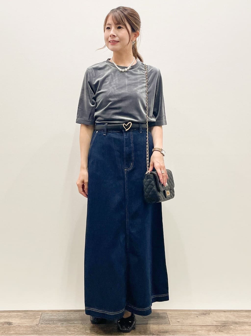 Asukaさんの「OPAQUE.CLIP｜《andGIRL掲載》ベロアボクシーTシャツ【洗濯機洗い可】」を使ったコーディネート