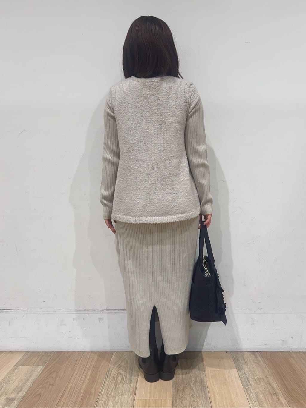 miさんの「grove｜【2点SET/体型カバー】一枚で決まる、ペプラムベスト&times;ニットワンピース」を使ったコーディネート