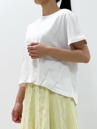 yasuokaさんの「Dessin｜【二の腕カバー／UVカット】ロールアップスリーブ裾ギャザーカットソー」を使ったコーディネート