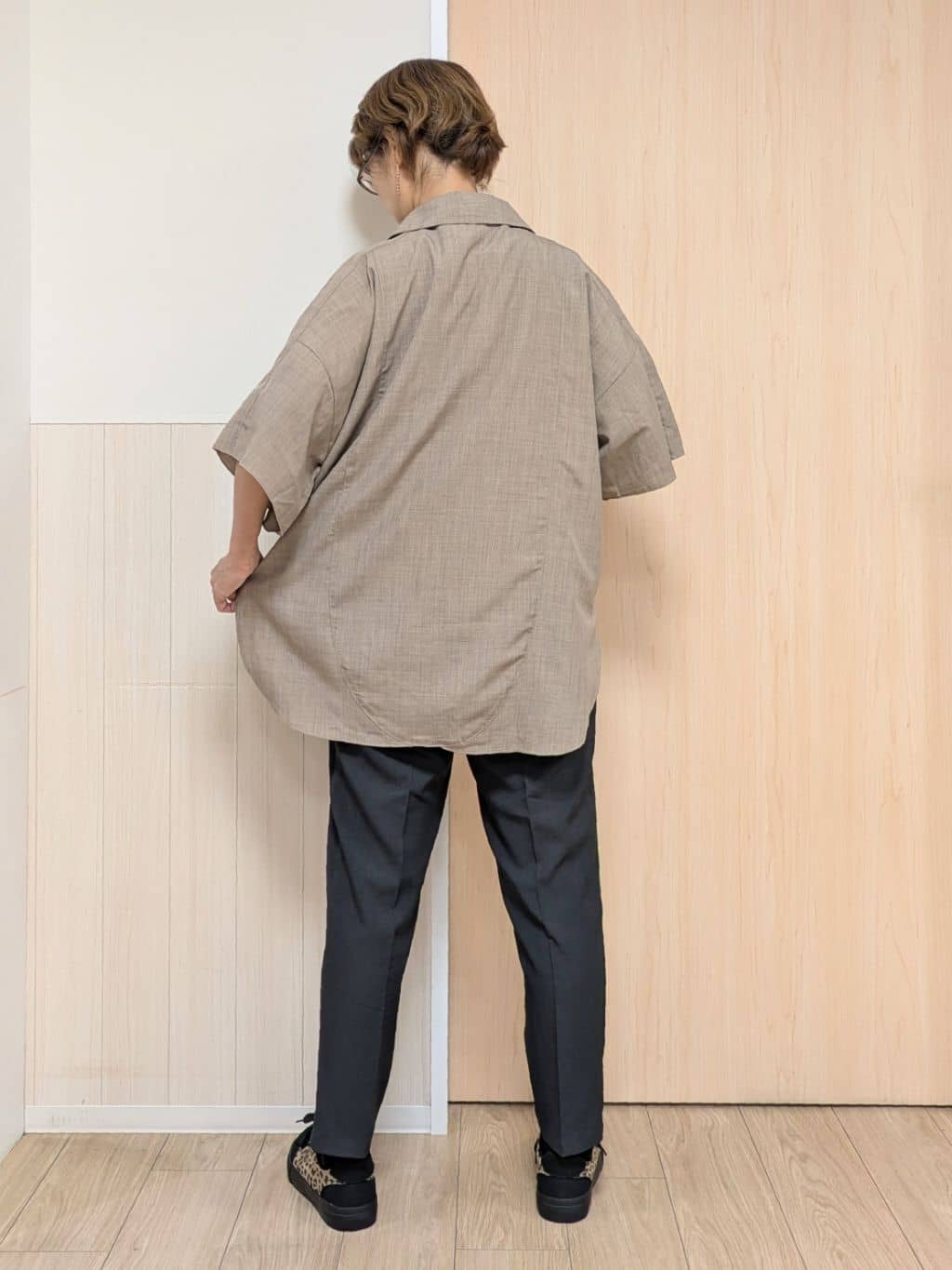 YuAさんの「SHOO･LA･RUE｜【洗える/S-LL】大きめのフリルが印象的 デザインブラウス」を使ったコーディネート