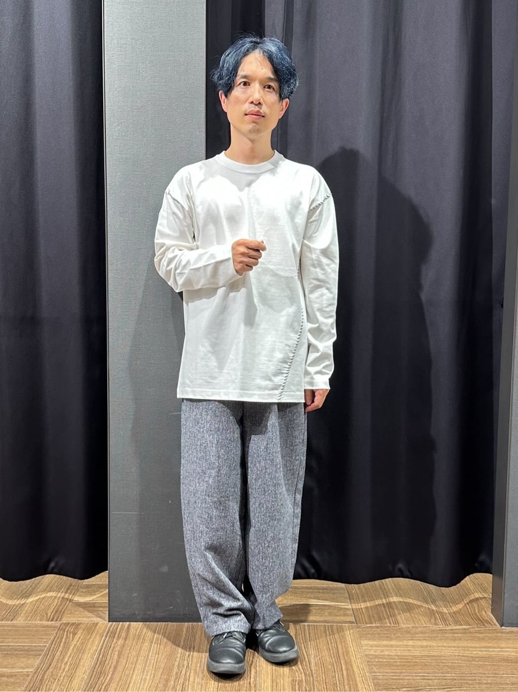tomoyaさんの「THE SHOP TK｜ハンドステッチ長袖Tシャツ 【洗濯機OK】」を使ったコーディネート