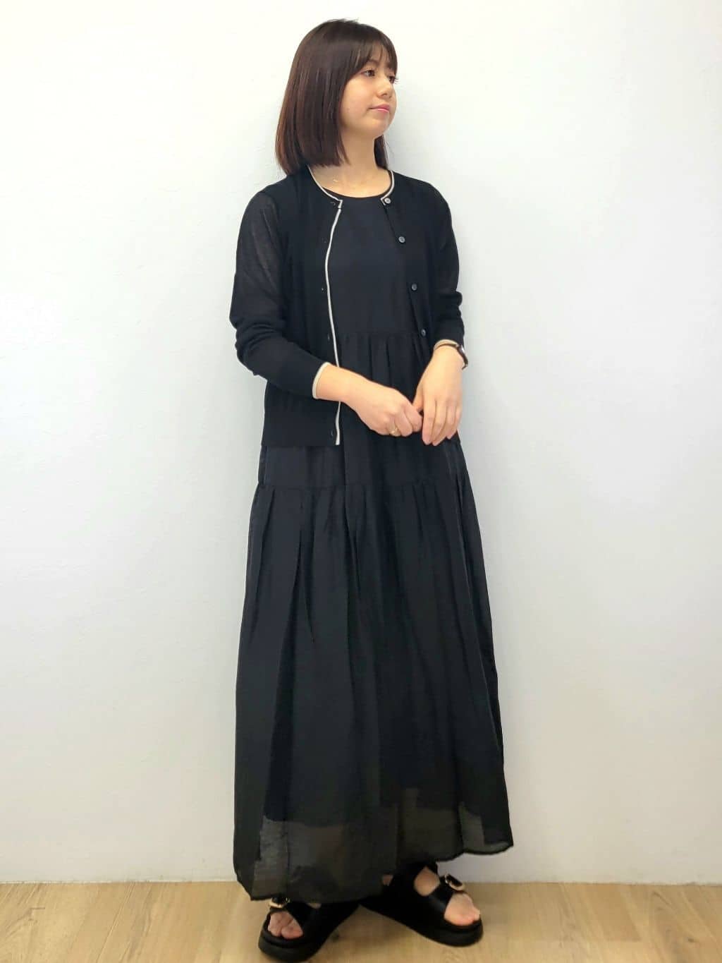 LISAさんの「OPAQUE.CLIP｜配色シアークルーニットカーディガン【洗濯機洗い可／抗ピル】」を使ったコーディネート