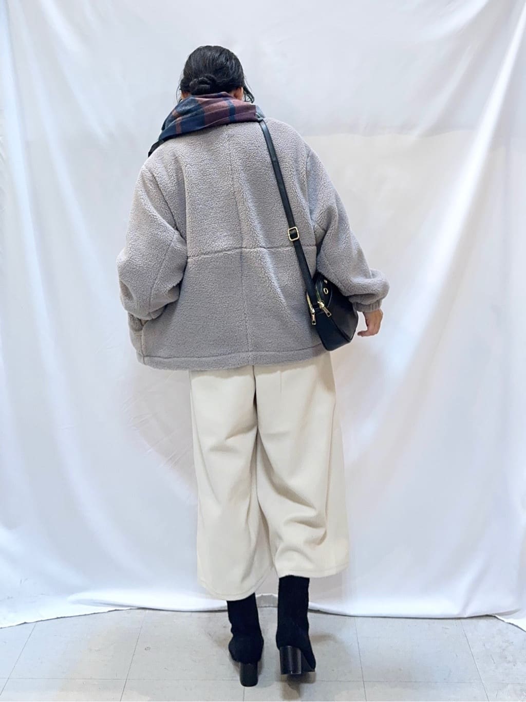 𝐇𝐢𝐫𝐨𝐦𝐢さんの「SHOO･LA･RUE｜【洗濯機可】美脚見え あったか圧縮ニット ガウチョパンツ」を使ったコーディネート