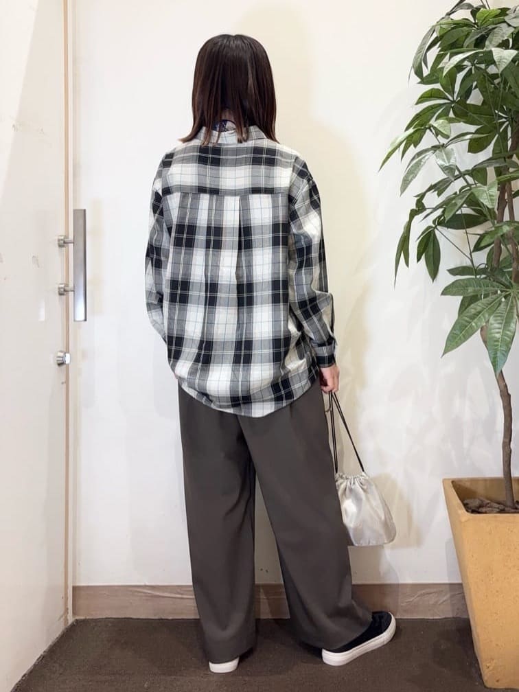 宗形さんの「SHOO･LA･RUE｜【着丈選べる/S-LL】触れる度ひんやり ゆるきれい イージーワイドパンツ」を使ったコーディネート