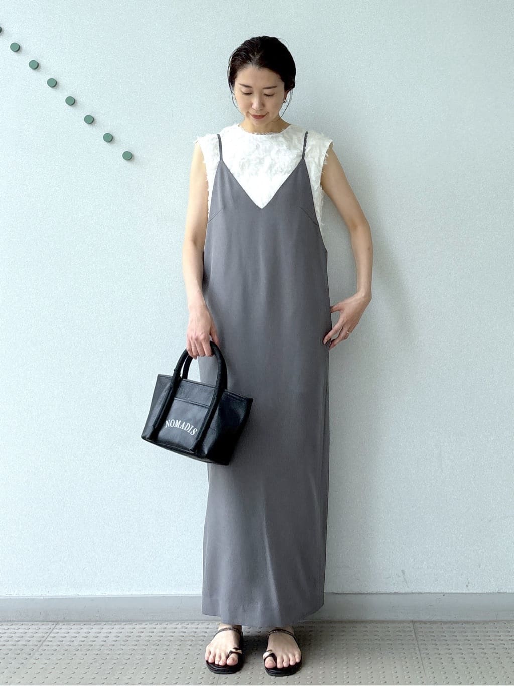 saitoさんの「DRESSTERIOR｜◆【美人百花/モデル美香着用】コンフォートアイラインキャミワンピース」を使ったコーディネート