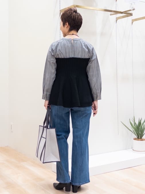シュウコさんの「grove｜一枚でトレンド完成！体型カバーも叶うニットビスチェドッキングブラウス」を使ったコーディネート