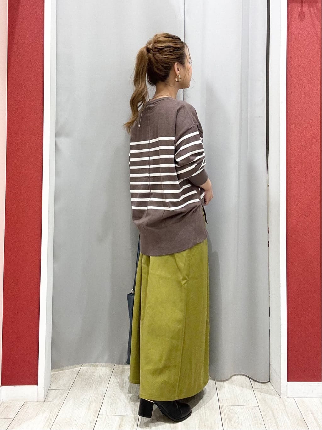 shioさんの「SHOO･LA･RUE｜【S-LL/2点セット】脚のラインを拾いにくい ベルト付きタックスカーチョパンツ」を使ったコーディネート
