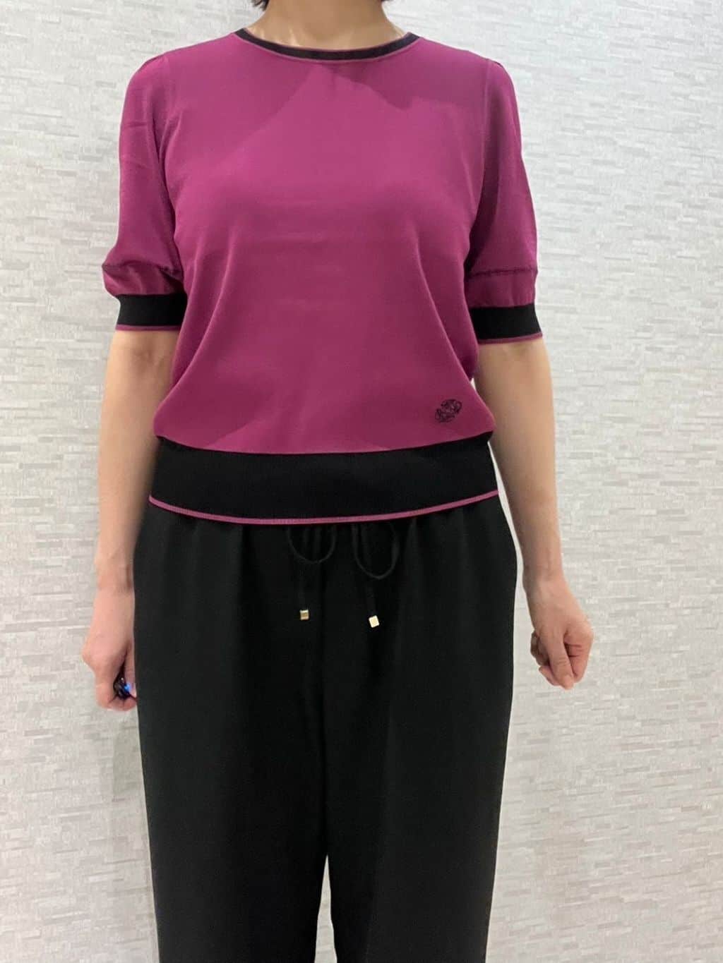 marikoさんの「Reflect｜【WEB先行カラーあり／手洗い可／アンサンブル可】バイカラー五分袖ニット」を使ったコーディネート