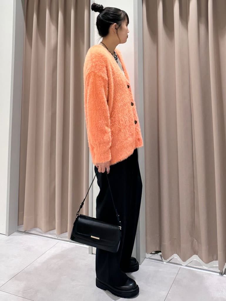 cottonさんの「THE SHOP TK｜【ふわふわあったか】フェザーカーディガン」を使ったコーディネート