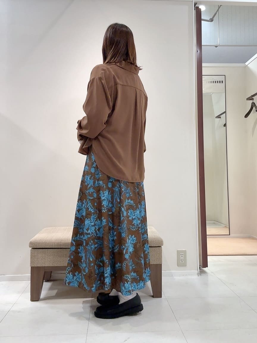 YUIさんの「UNTITLED｜【セットアップ可/スキッパー/ゆったり】リラクパウダーシャツ」を使ったコーディネート