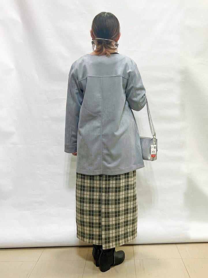 YUIさんの「SHOO･LA･RUE｜【洗濯機可/S-LL】スカラップネックが上品な ビジュー付きニット」を使ったコーディネート