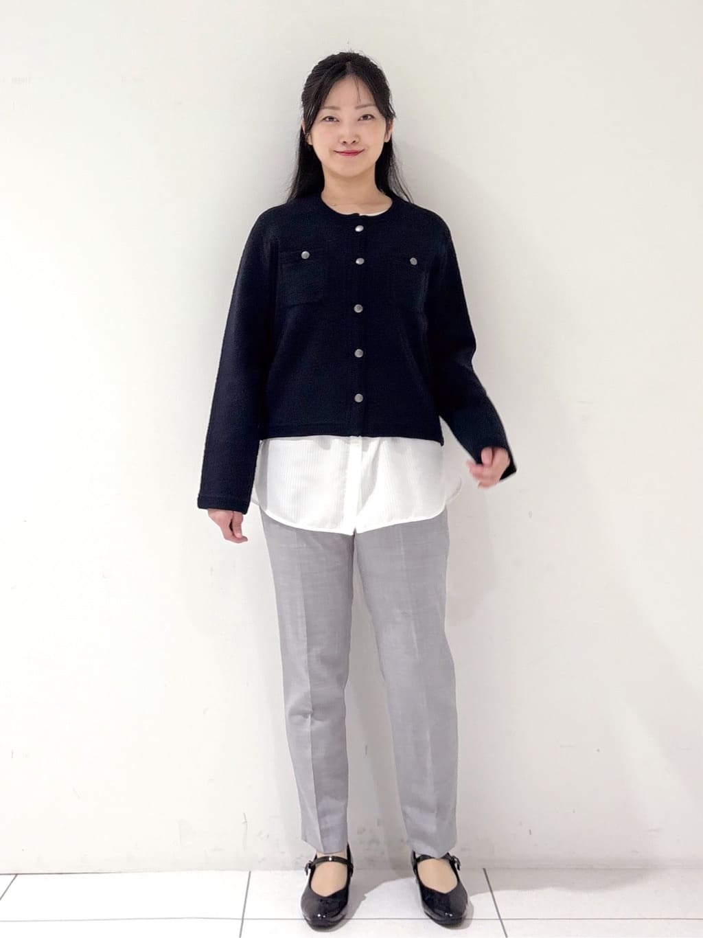 momokoさんの「INDIVI｜【ミニブークレ素材】ジャケットライクカーディガン」を使ったコーディネート