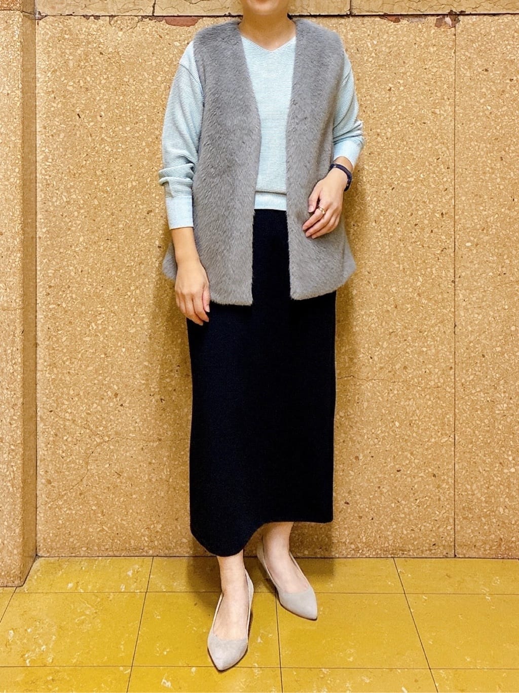 hattoriさんの「INDIVI｜【ウール混ラメ素材】Vネック煌めきニット」を使ったコーディネート