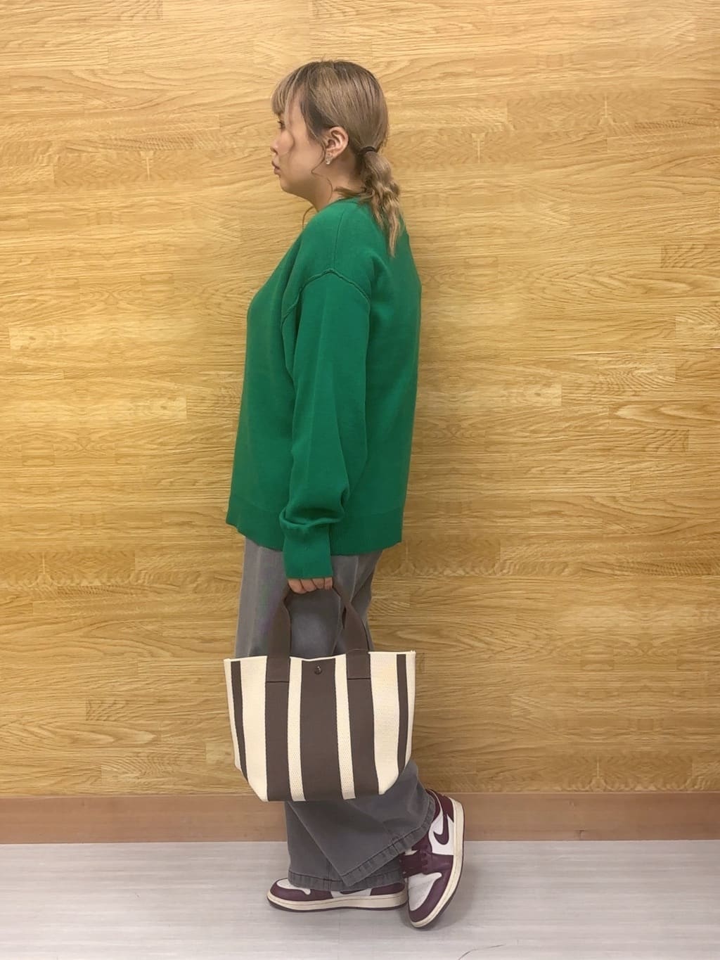 ぁむさんの「SHOO･LA･RUE｜【洗濯機可/ちくちくしにくい】大人カジュアルを叶える スウェットライクニット」を使ったコーディネート