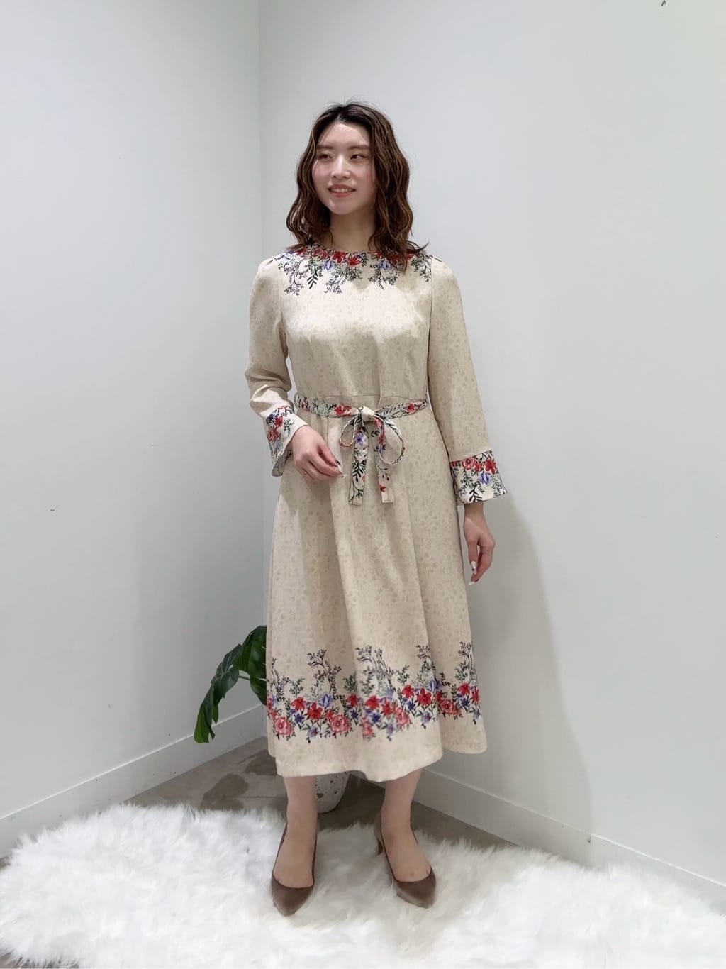 Suma Una本部スタッフさんの「SunaUna｜【co creation and yours／SS～L】レースプリント柄ワンピース」を使ったコーディネート