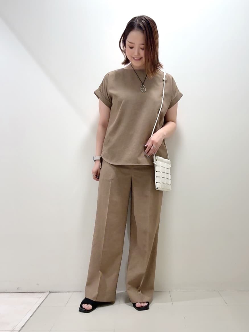 YUIさんの「UNTITLED｜【セットアップ可/はっ水/通勤】リラククール 半袖ブラウス」を使ったコーディネート