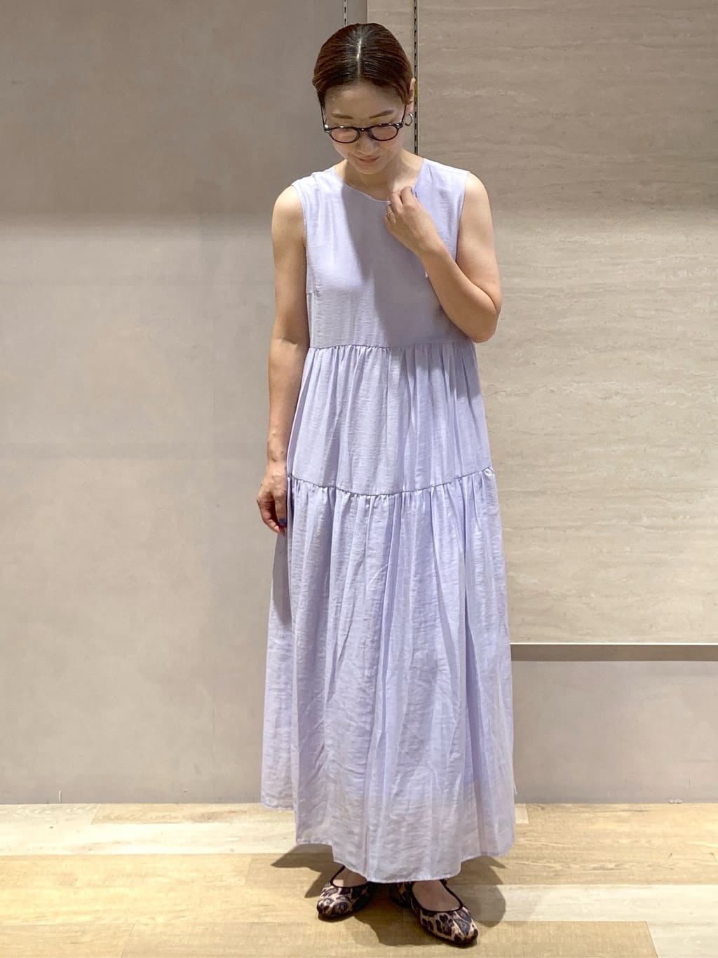たけねぇさんの「OPAQUE.CLIP｜麻混シアーギャザーティアードワンピース【洗濯機洗い可】」を使ったコーディネート