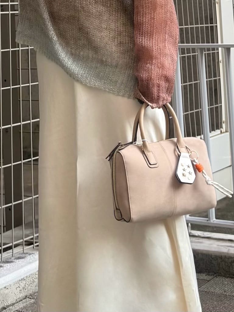 chさんの「THE SHOP TK｜スペースダイ透かし編みニット」を使ったコーディネート