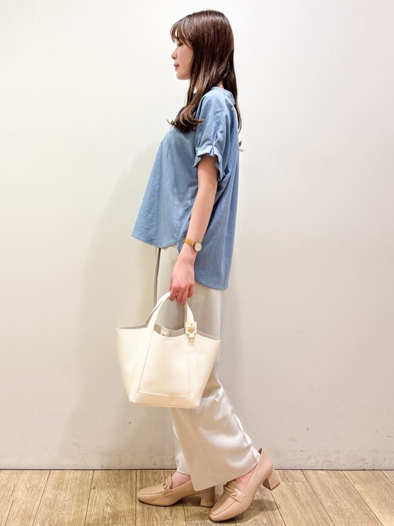 ayaさんの「index｜《7色展開／XS-LLサイズ》タックスリーブスキッパーブラウス【洗濯機洗い可／吸水速乾／抗ピル／防シ」を使ったコーディネート