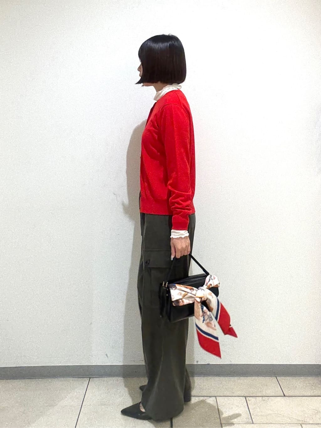 Itoさんの「UNTITLED｜【大人きれいめ/ストレート/ワイド】キュプラカーゴパンツ」を使ったコーディネート