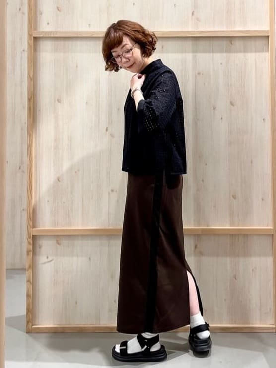 nakoさんの「THE SHOP TK｜サイドラメラインタイトスカート【洗濯機OK】」を使ったコーディネート