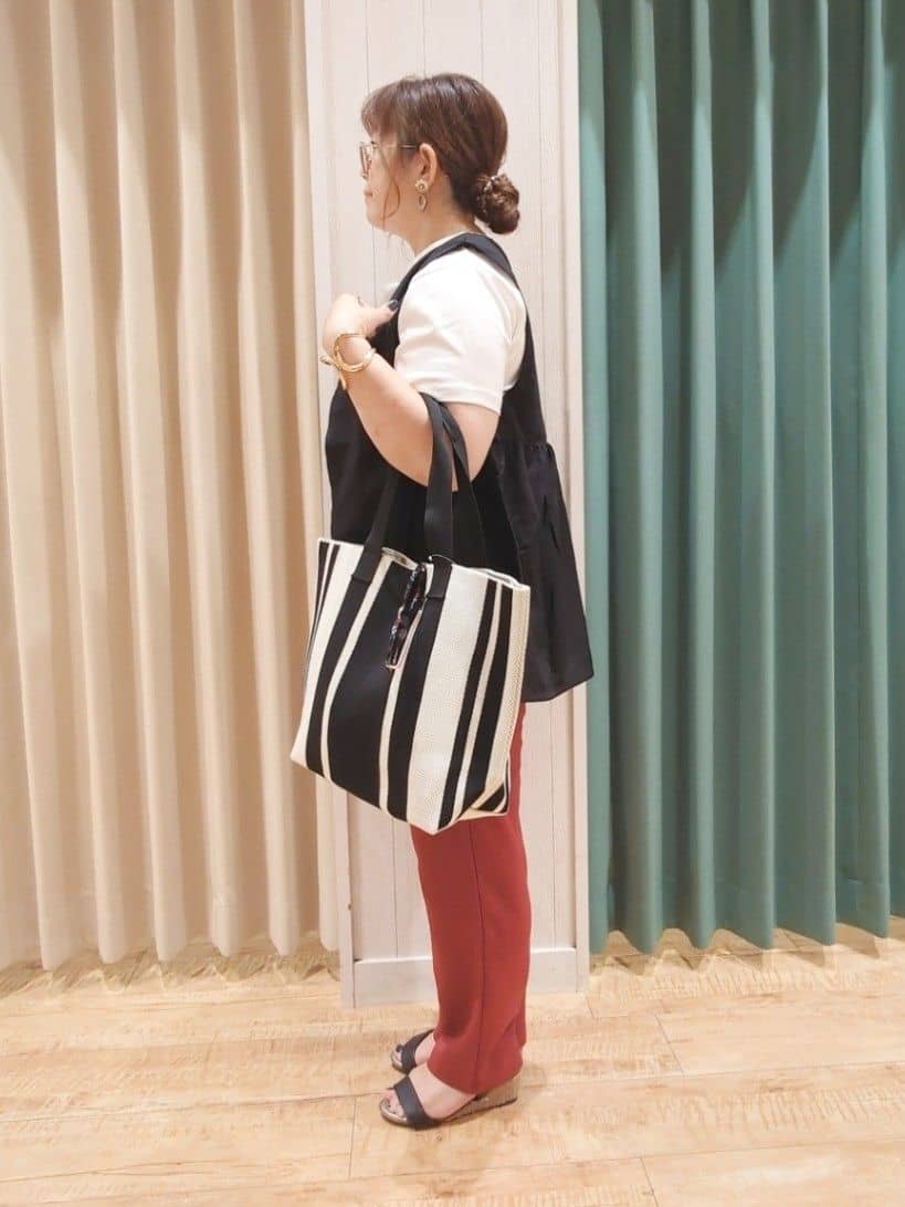 タガさんの「SHOO･LA･RUE｜【セットアップ可】さらりと軽やかに ダブルジップ麻調ジレ」を使ったコーディネート