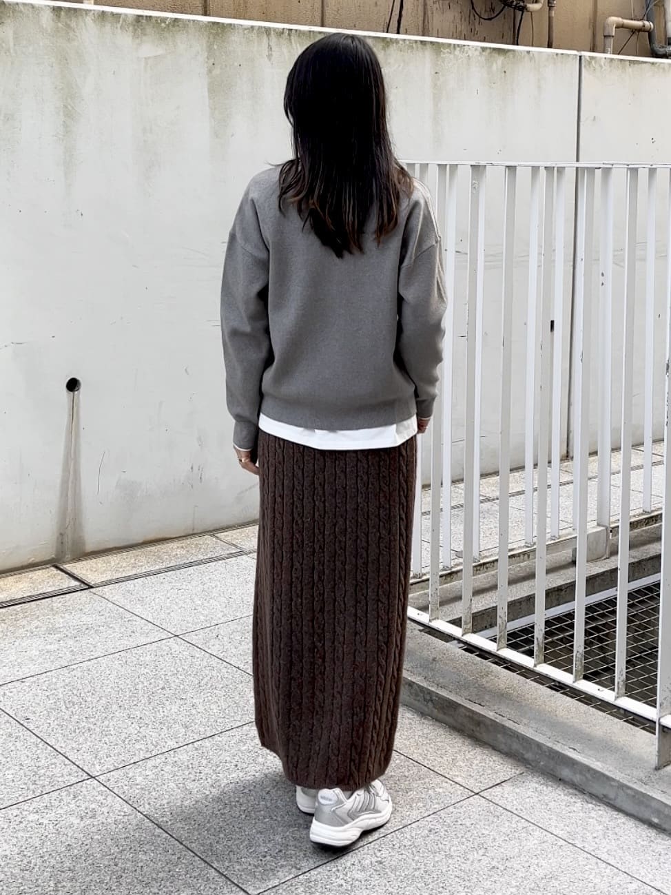 cotaniさんの「grove｜カレッジロゴキーネックニット」を使ったコーディネート