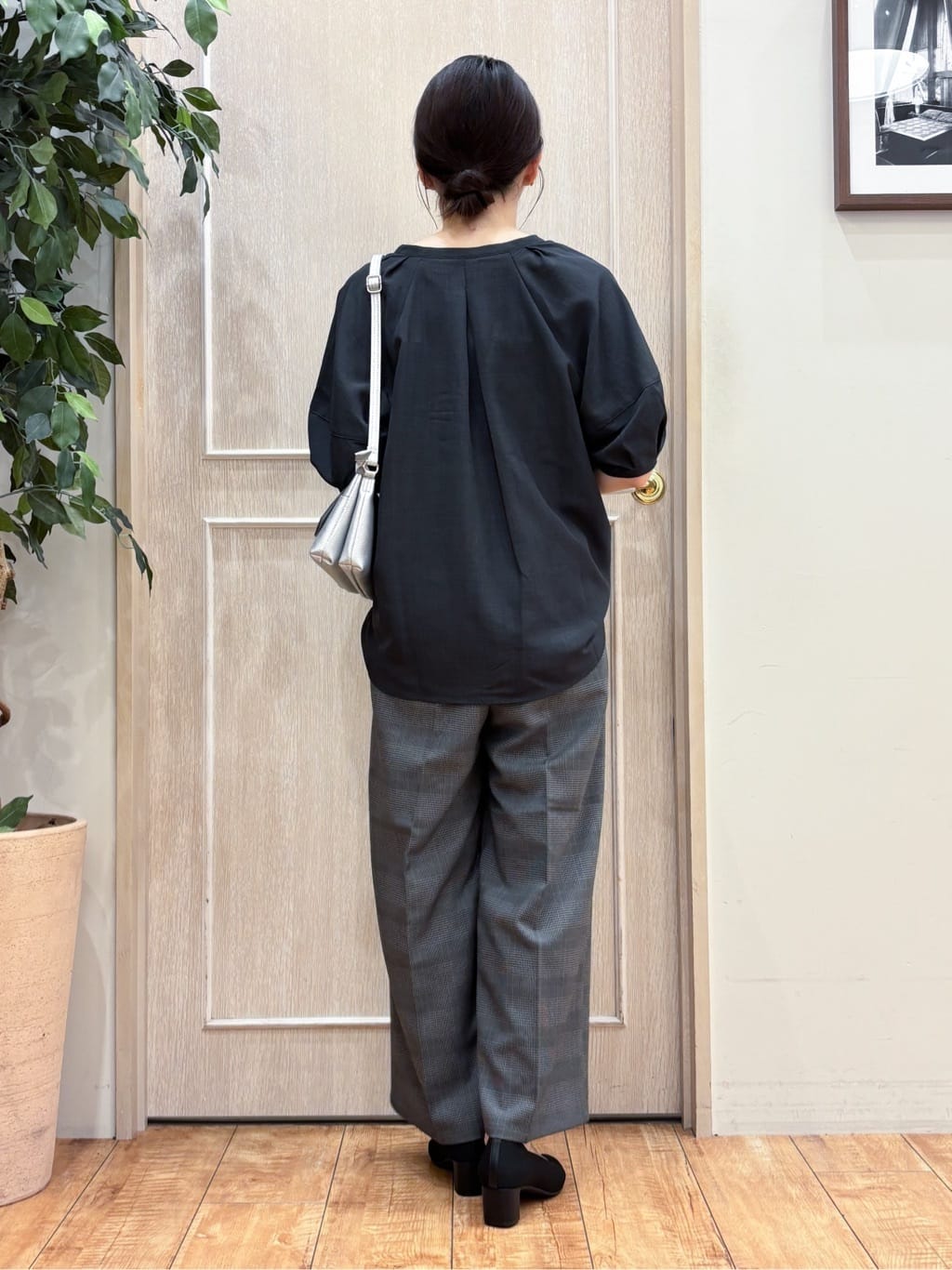 なみさんの「SHOO･LA･RUE｜【S-LL/洗濯後しわになりにくい】ランタンスリーブで女性らしく 5分袖スキッパーブラウス」を使ったコーディネート