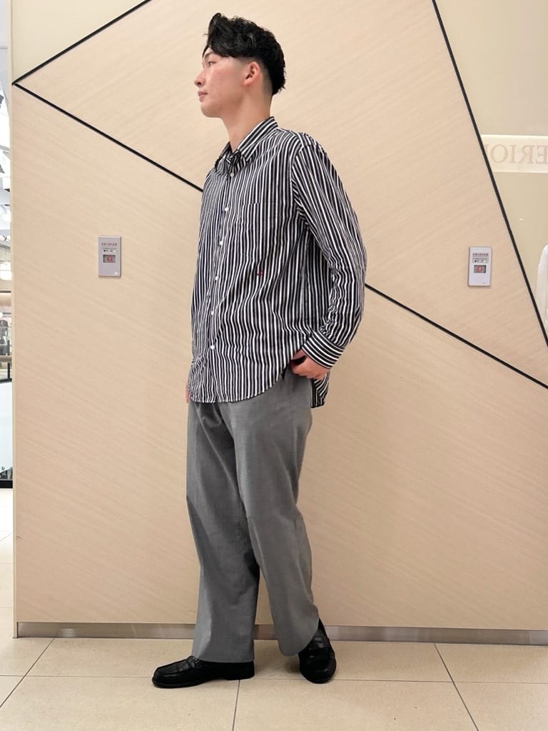 千葉亮太さんの「DRESSTERIOR｜THOMAS MASON ストライプシャツ」を使ったコーディネート