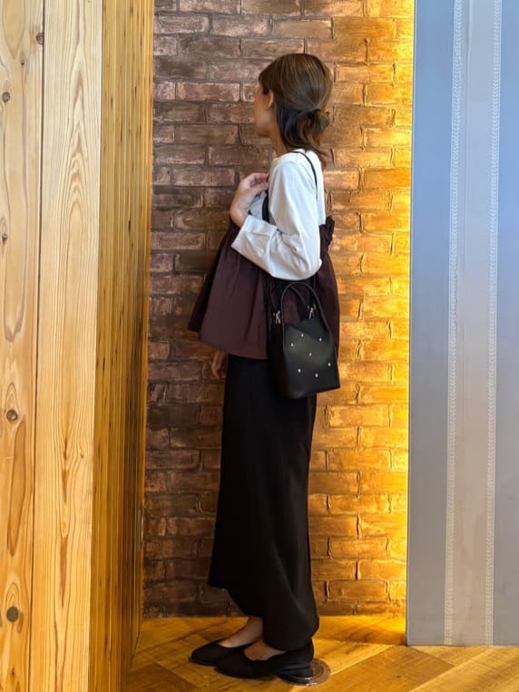 mieさんの「SHOO･LA･RUE｜【洗濯機可/S-LL】1枚で華やか フリルドッキングトップス」を使ったコーディネート