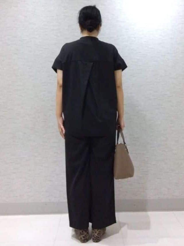 sakoさんの「Reflect｜【E‐QUALITY／ウエスト総ゴム／セットアップ／単品使いOK◎】ブラウス＋ストレートパンツセット」を使ったコーディネート