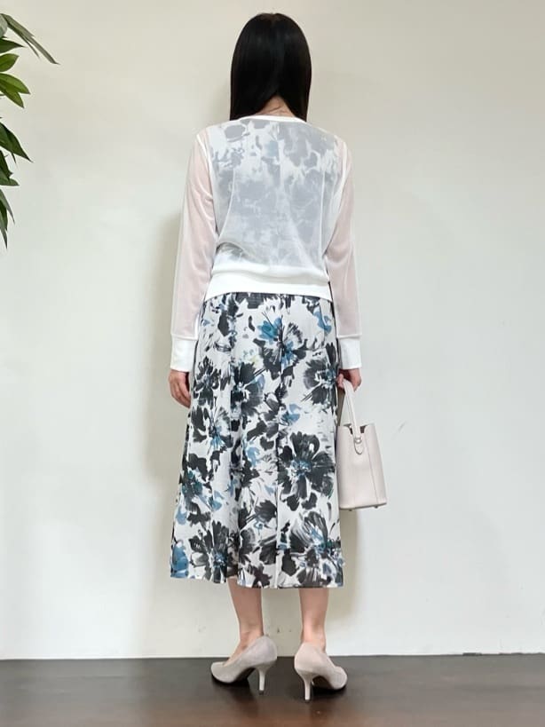 カレンさんの「UNTITLED｜【シアー/エレガント/花柄/夏ワンピ】ペイントフラワーワンピース」を使ったコーディネート