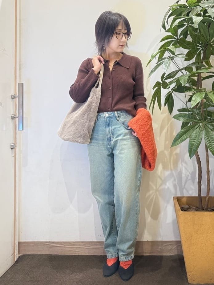 misakiさんの「SHOO･LA･RUE｜【S-LL】程よくゆったりな 柔らかデニムテーパードパンツ」を使ったコーディネート