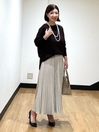 MIKIKOさんの「UNTITLED｜【シワ知らず/ウエストゴム】スエード風プリーツスカート」を使ったコーディネート
