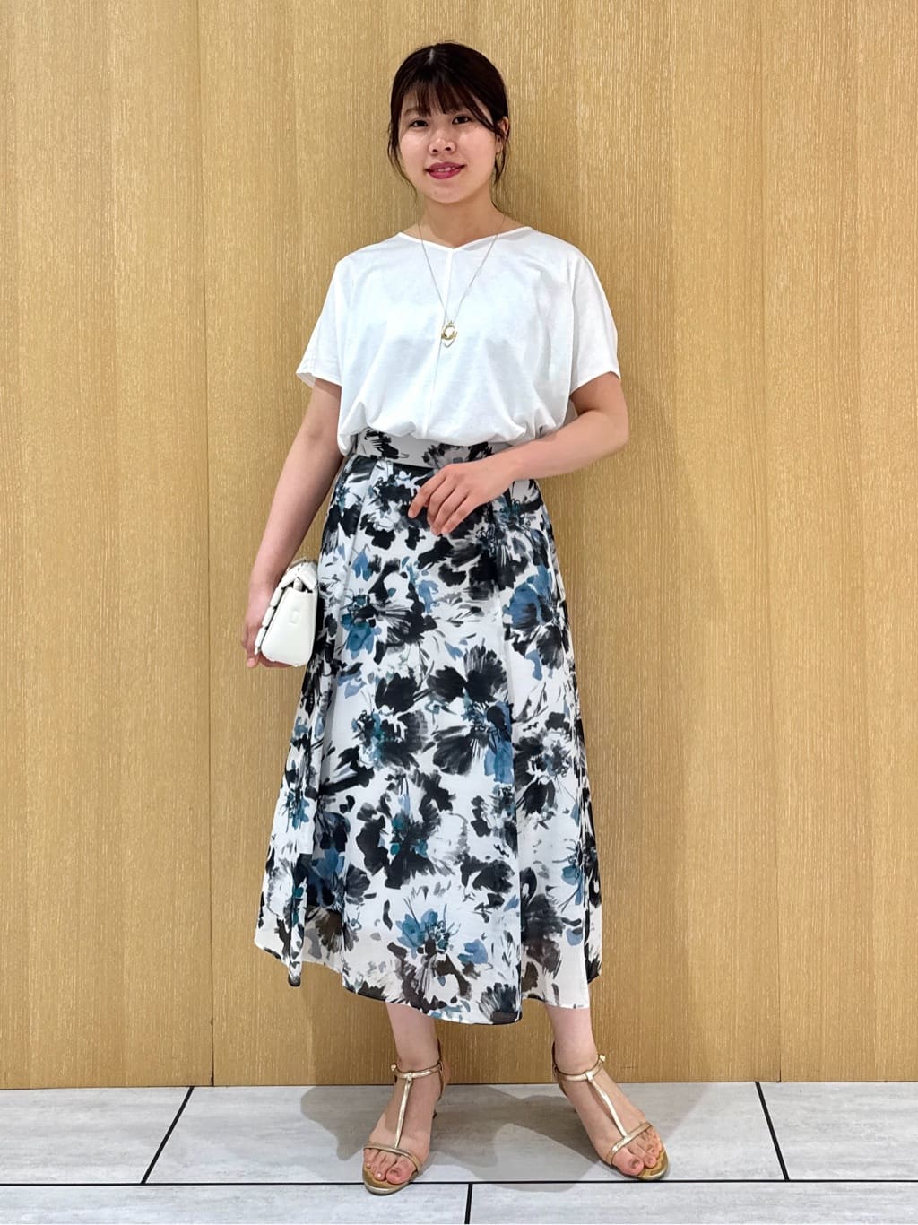 nanaさんの「UNTITLED｜【接触冷感/洗える】Vネックコットンプルオーバー」を使ったコーディネート