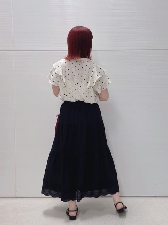 みちるさんの「SHOO･LA･RUE｜【無地/ドット柄】お袖フリルが華やぐ きれいめブラウス」を使ったコーディネート
