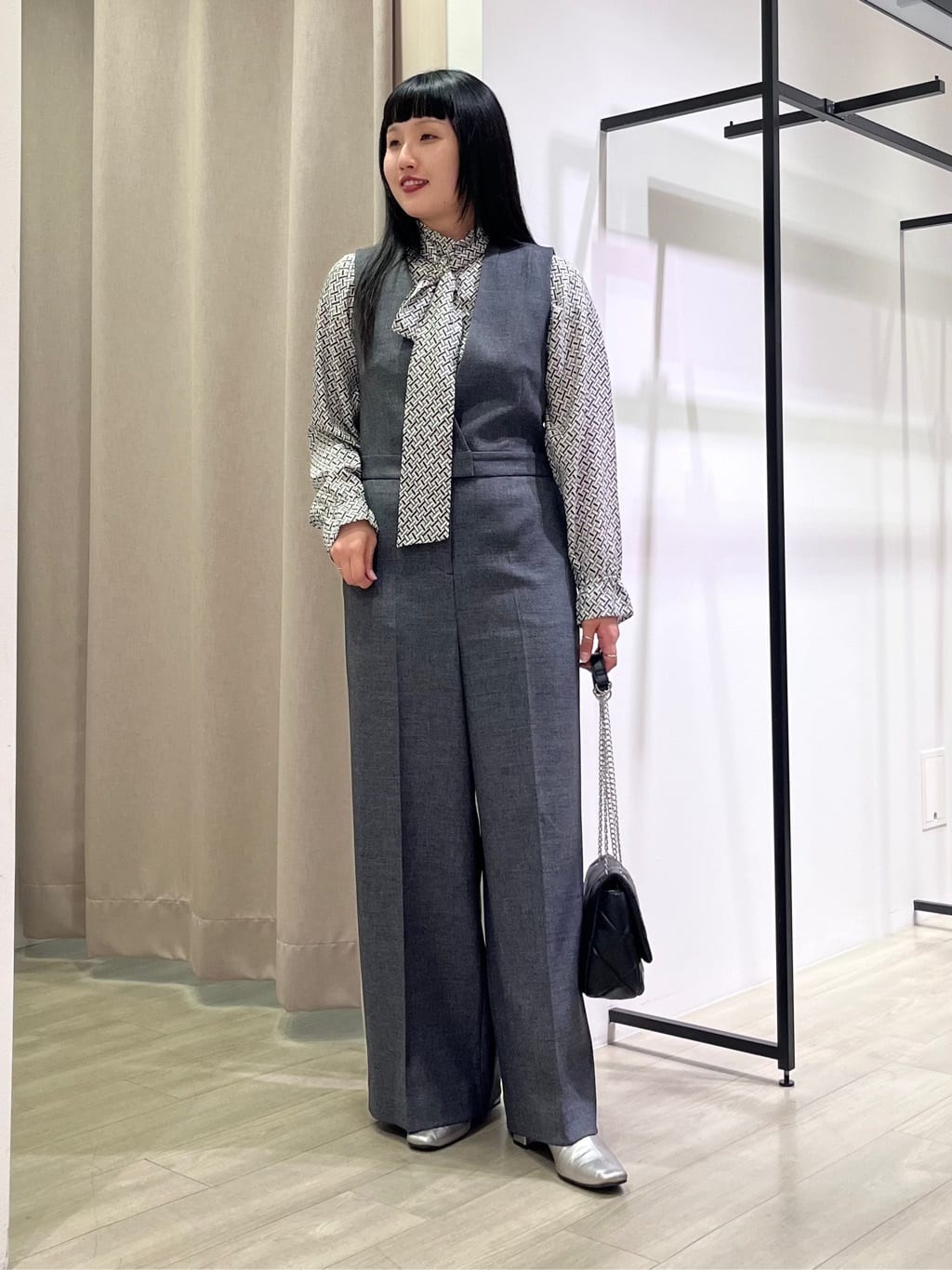 hasuさんの「INDIVI｜ジオメプリントボウタイブラウス」を使ったコーディネート
