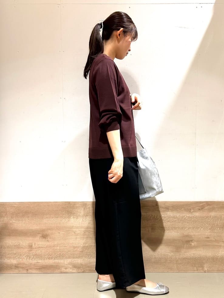 花さんの「SHOO･LA･RUE｜【洗える/S-LL】上品なラメ使い クルーネック ニットカーディガン」を使ったコーディネート