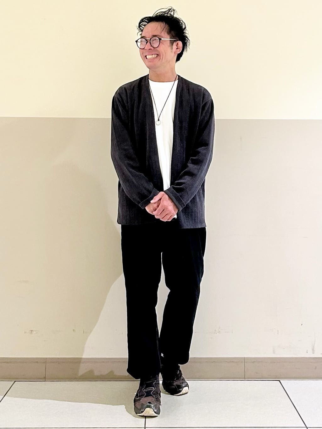 KENJI Iさんの「THE SHOP TK｜【セットでお買い得！】モールニットカーディガン＋長袖Tシャツ　洗濯機OK/吸水速乾・毛玉になりにくい」を使ったコーディネート