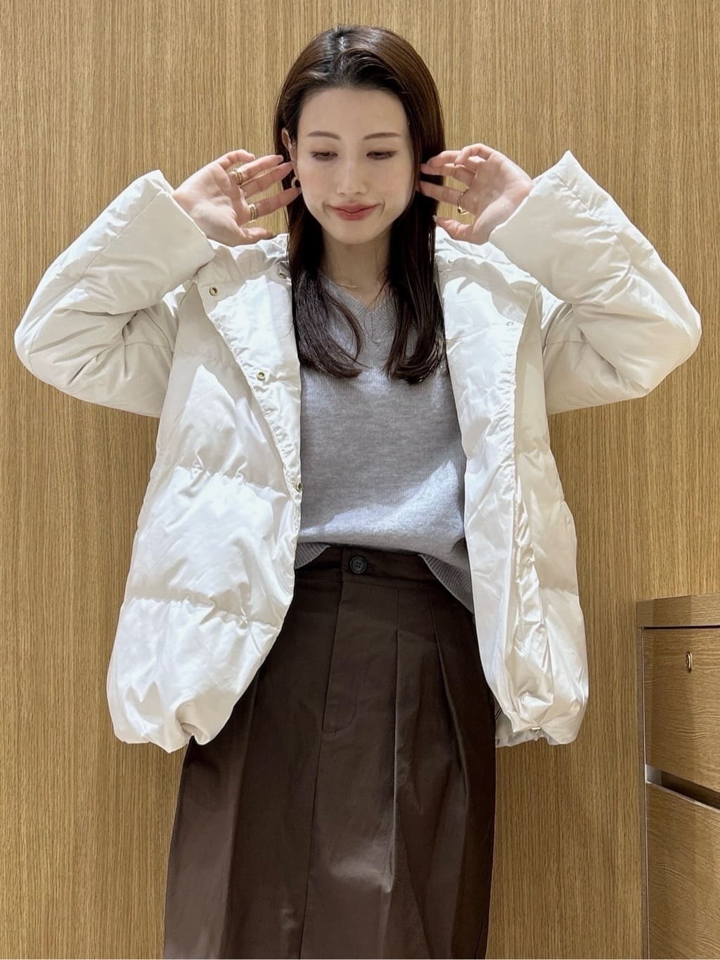 maiさんの「OPAQUE.CLIP｜Vネックラメニット【洗濯機OK】」を使ったコーディネート
