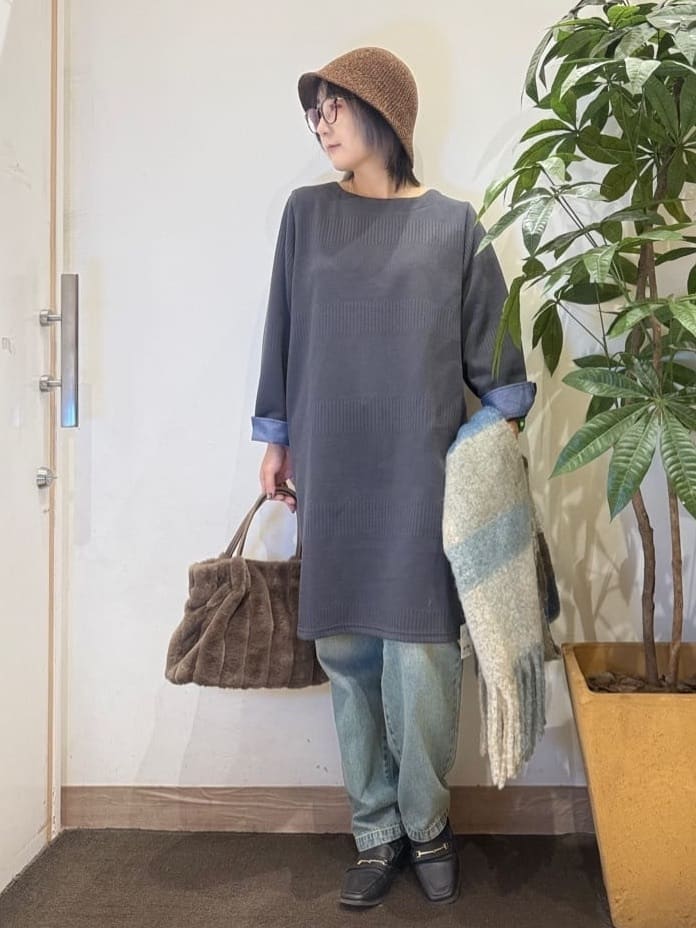 misakiさんの「SHOO･LA･RUE｜【S-LL】程よくゆったりな 柔らかデニムテーパードパンツ」を使ったコーディネート