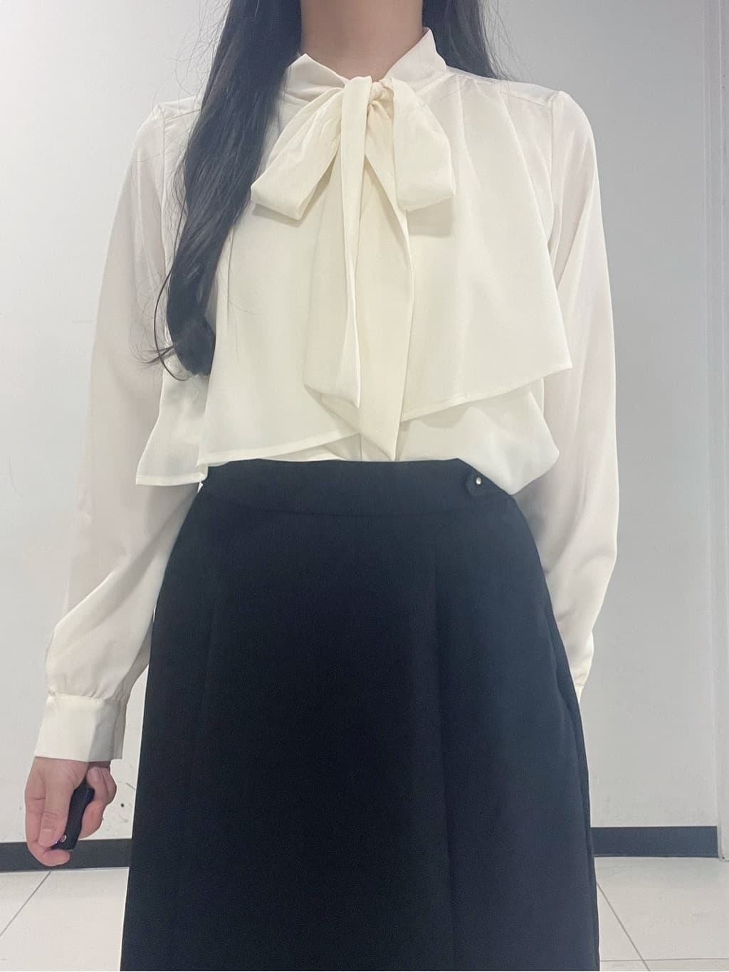 Hitomiさんの「index｜アシンメトリーレイヤードボウタイブラウス【洗濯機OK／イージーアイロン／防シワ】《XS～3L》」を使ったコーディネート