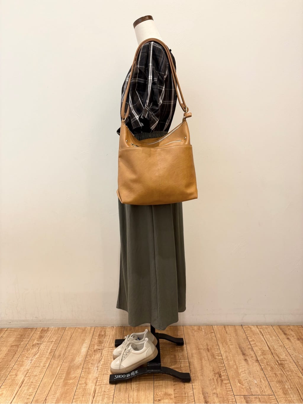 まるよOTさんの「SHOO･LA･RUE｜【S-LL/5分袖】お袖タックできれいに魅せる 大人のチェックブラウス」を使ったコーディネート