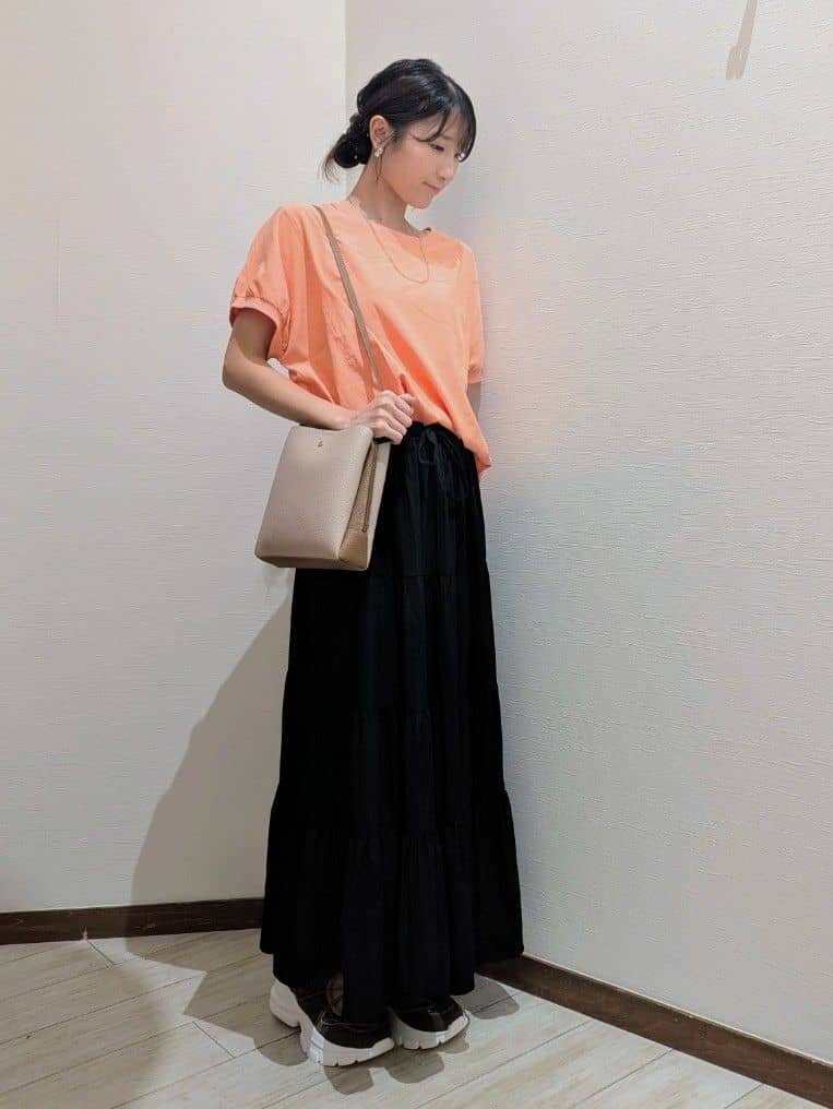 asa.さんの「SHOO･LA･RUE｜【ひんやり/洗濯後しわになりにくい】リブ切り替えドルマンブラウス」を使ったコーディネート