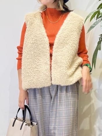 misakiさんの「SHOO･LA･RUE｜ふわふわファーベスト」を使ったコーディネート